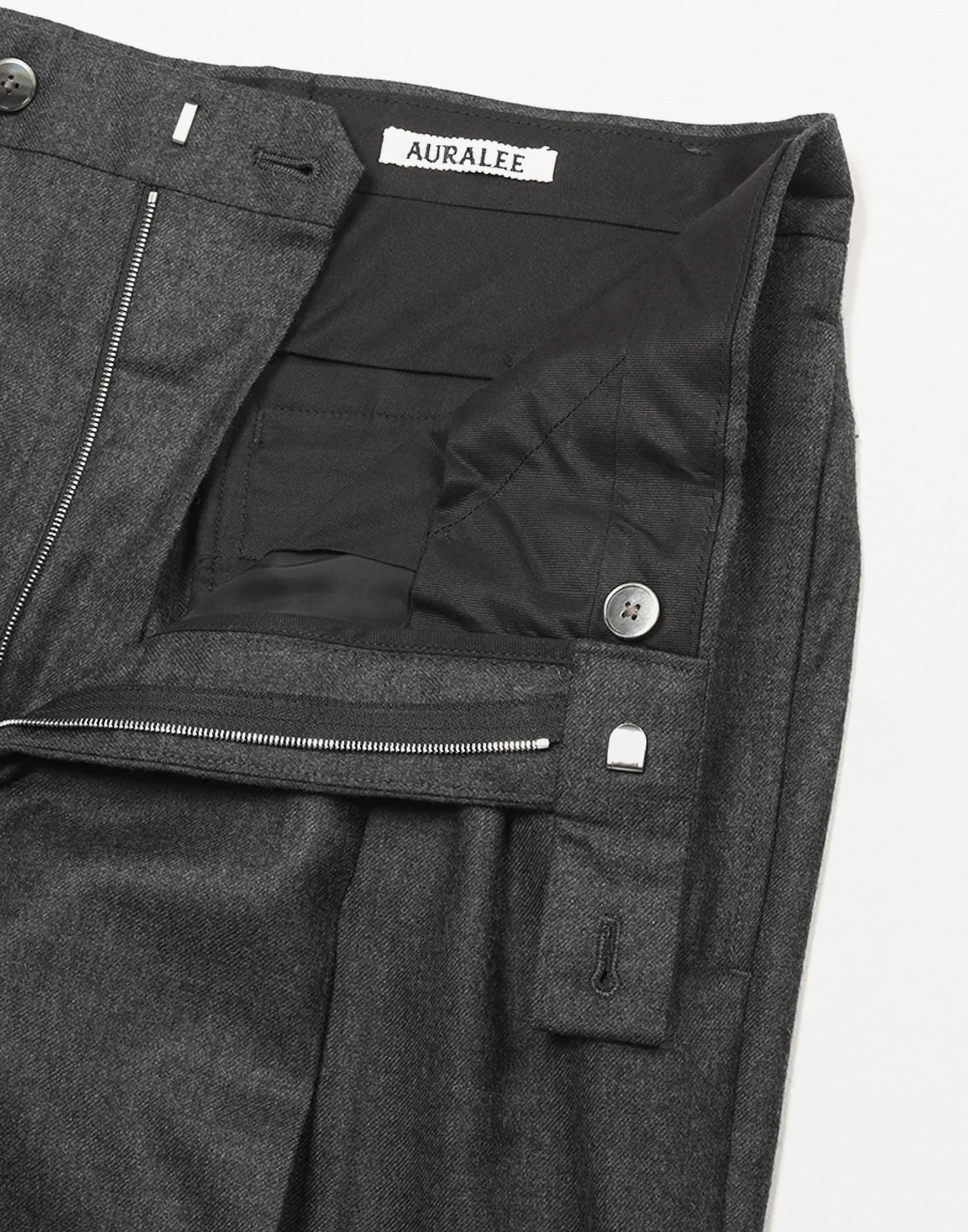 パンツ AURALEE SUPER LIGHT WOOL TWO-TUCK SLACKS AURALEE SUPER LIGHT WOOL TWO-TUCK SLACKS – Chum!